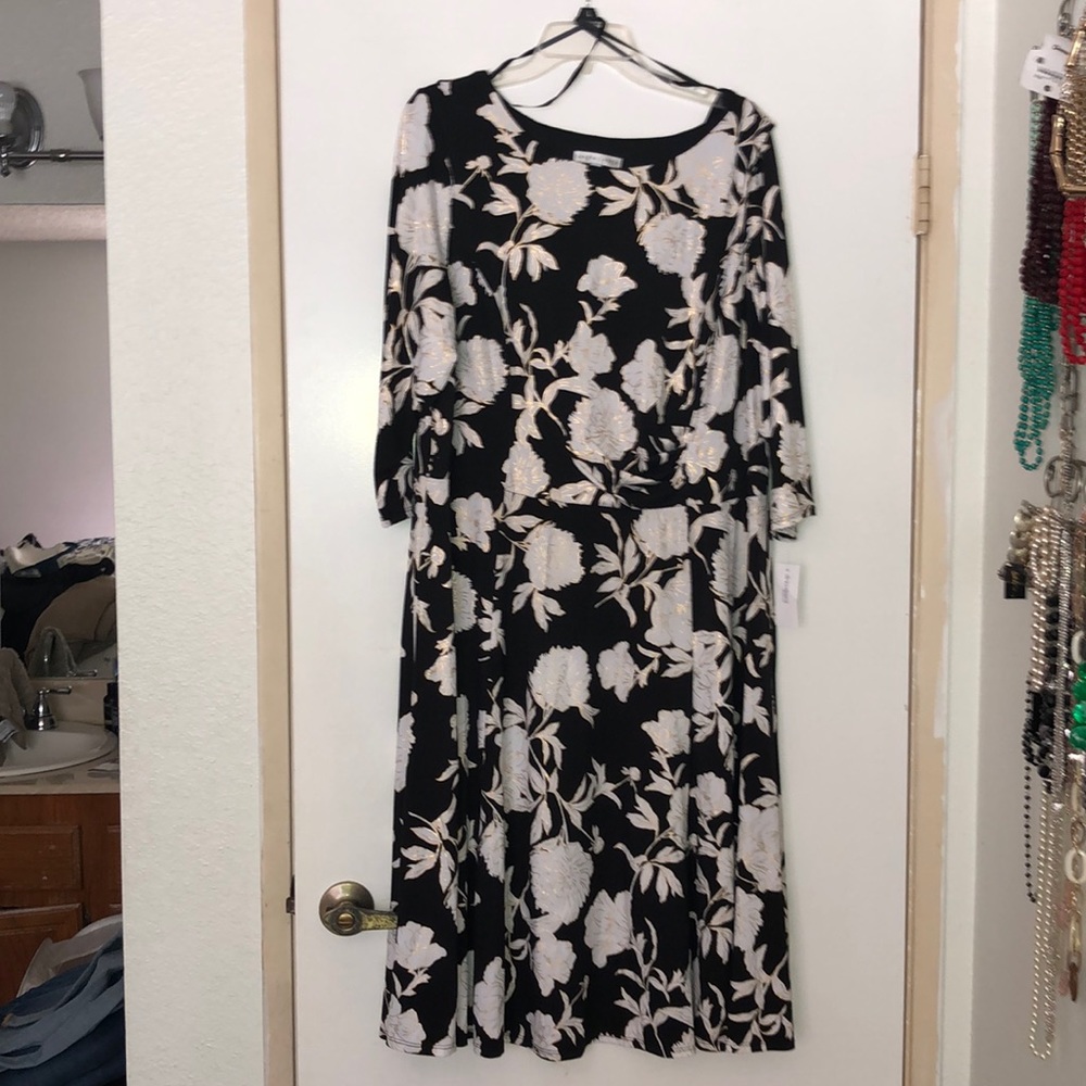 New Sandra Darren dress with gold outlined flowers